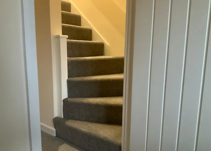 Pet Friendly Cottage Ashbourne With Parking